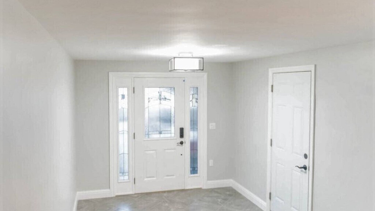 Lakeshore House | Private Suite 1Bd1Ba Living Room Kitchen in Decent and Convenient Neighborhood