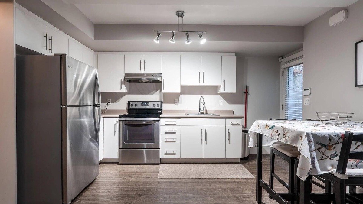 North Vancouver House | PRIVATE Suite