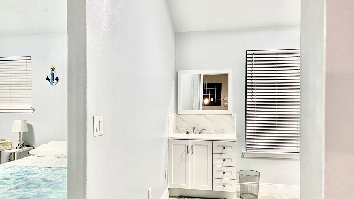Barker Villa | Private suite close to highway 6