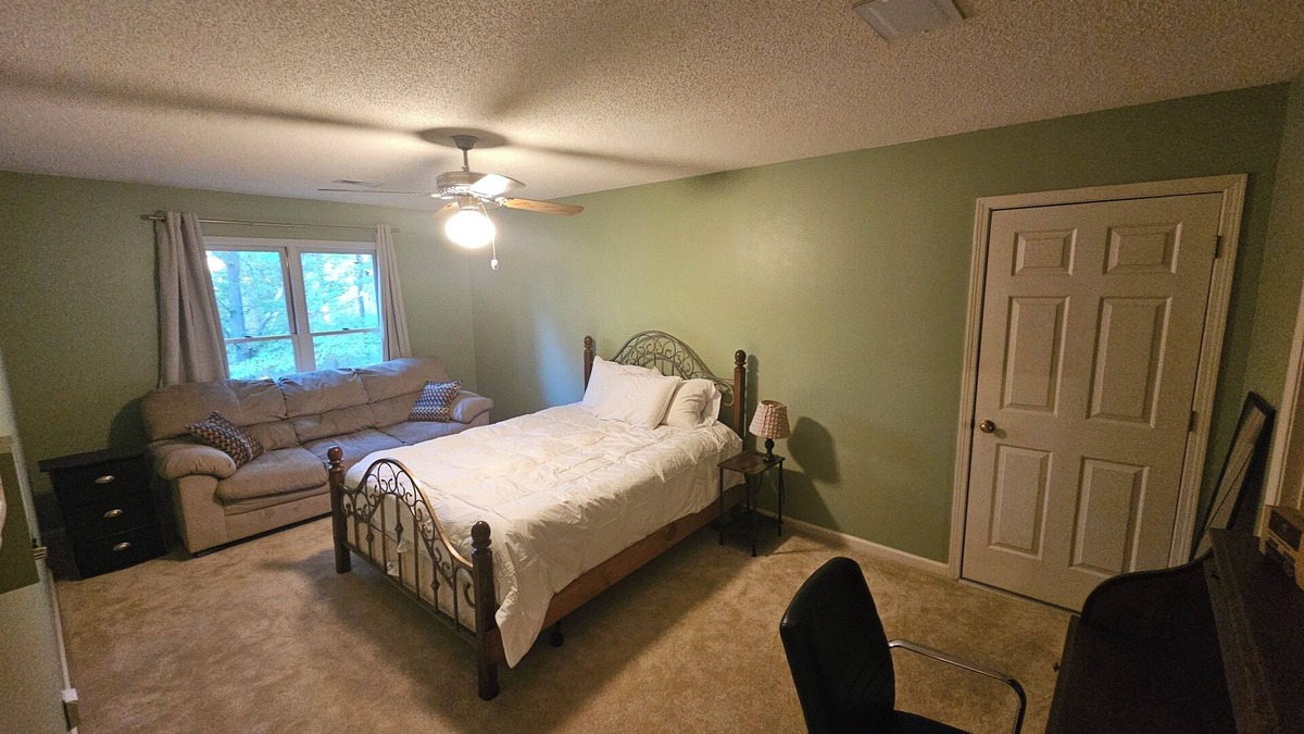 Lakeland Bed & Breakfast | Private Suite on Wooded Lot – Near Memphis & Blue Oval City
