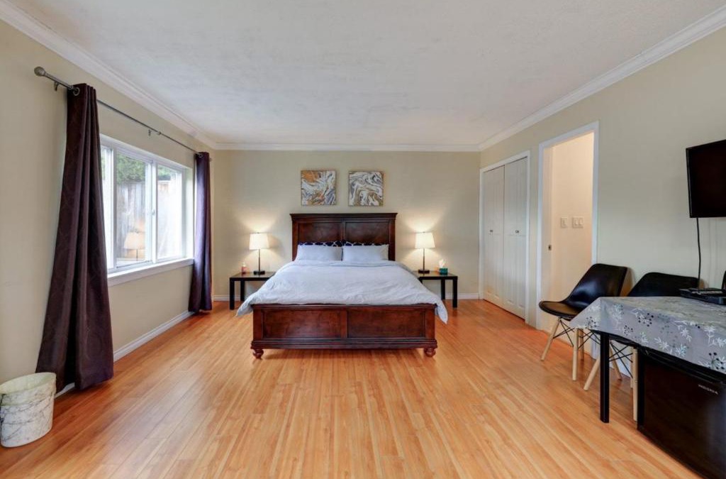 Seafair House | Private Suite with Separated Entrance Monica's Home