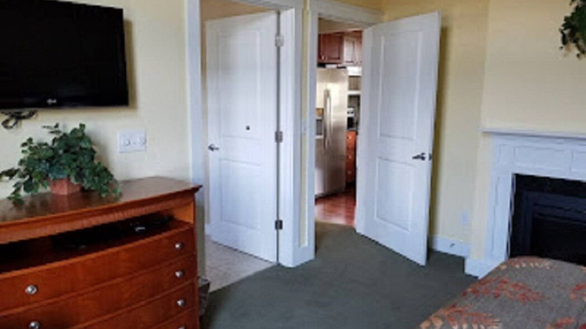 McGaheysville House | Private summer condo with jacuzzi tub; Golf spa water park zip lining