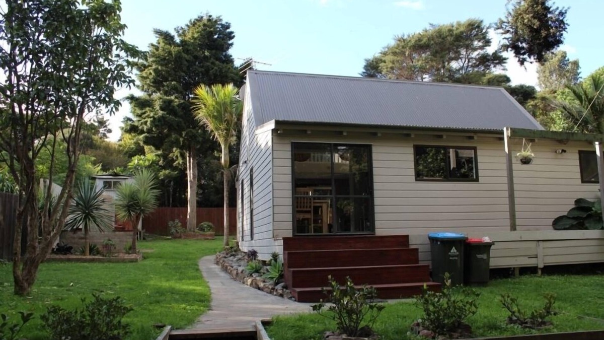 Ostend House | Private, Sunny Waiheke Retreat With A Hot Spa