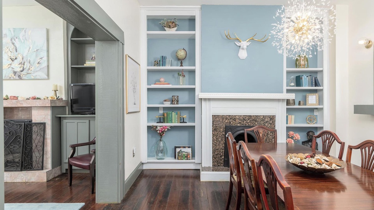 Eastside House | ★Private terrace & parking ★ at this Historic 1800's Townhome in ❤︎ of City