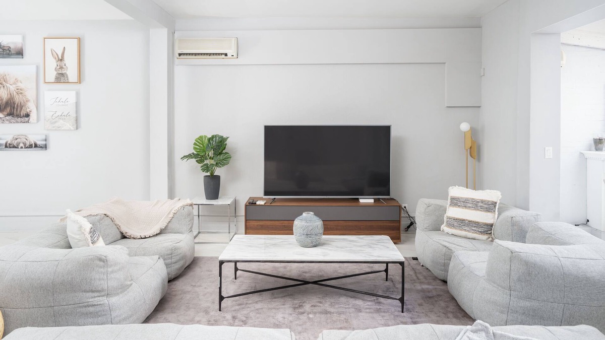 Quartier des Spectacles House | Private TownHouse/Jaccuzzi Pool table &2 terrasses