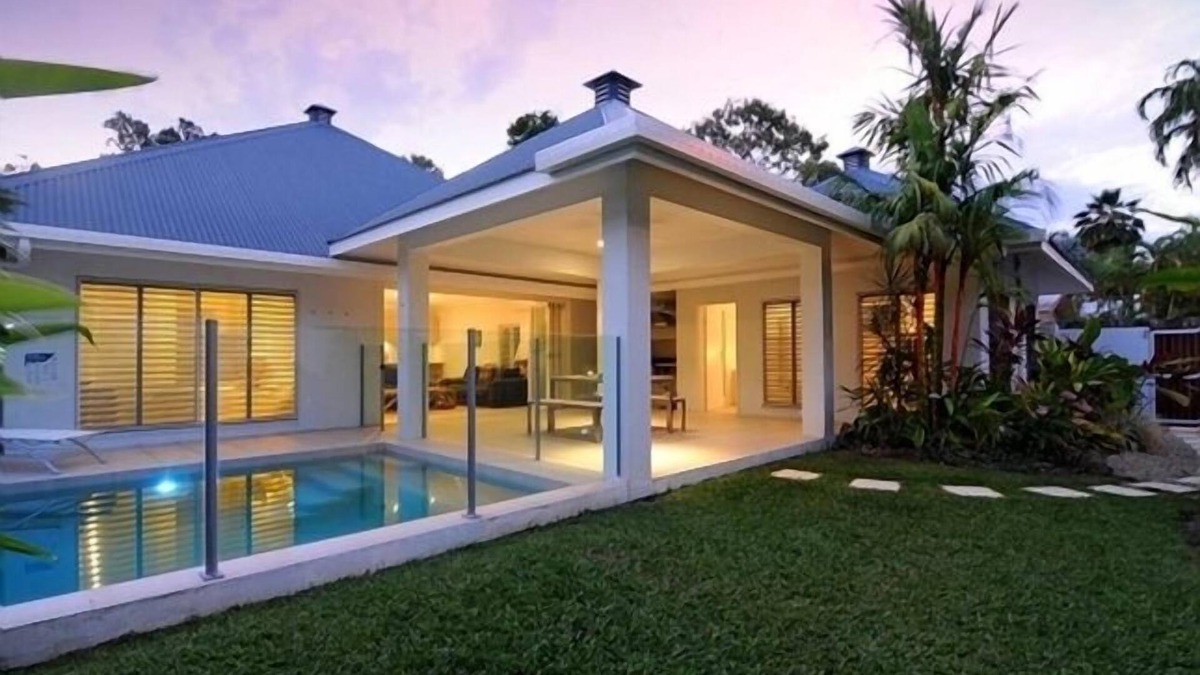 Port Douglas Villa | Private,tranquil, secure and 3 minute flat walk to Four Mile beach