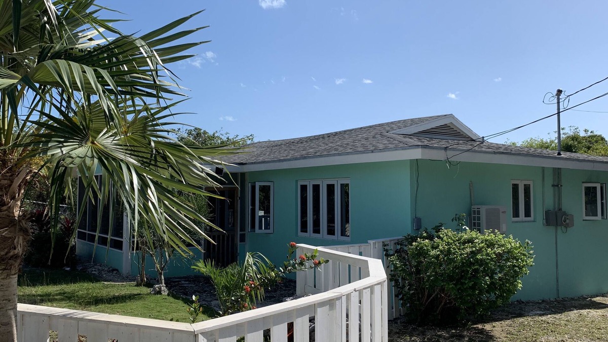 George Town House | Private Villa, 2 minutes from the beach, 4 minutes to Georgetown