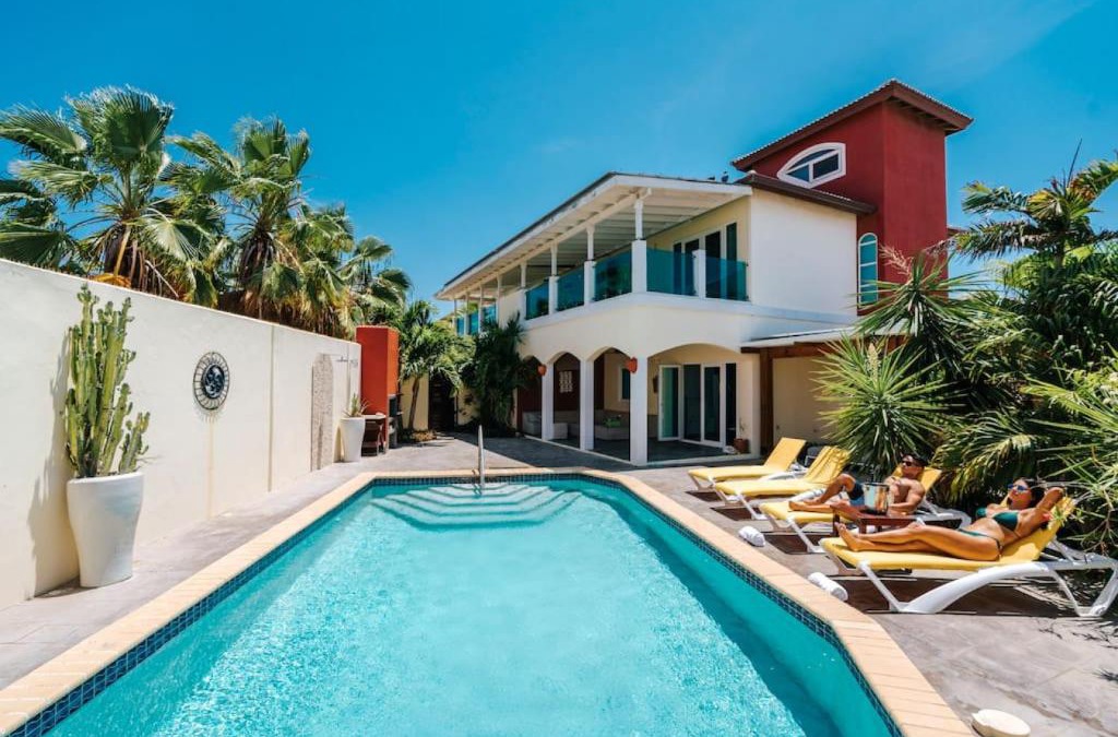 Moko Villa | Private Villa and Apartment with Pool in Palm Beach