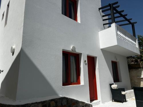 Piskopiano Apartment | Private villa full view for up to 10 vacationers