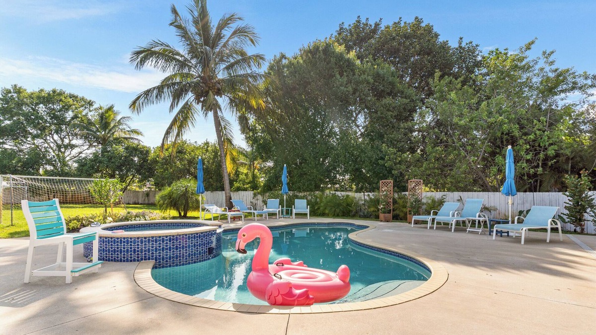 River Park House | Private Villa | Pool + Hot Tub + Sleeps 20