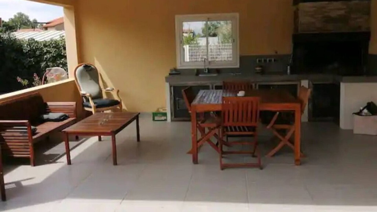 Pia Villa | Private villa pool air conditioning 10 minutes from the beach