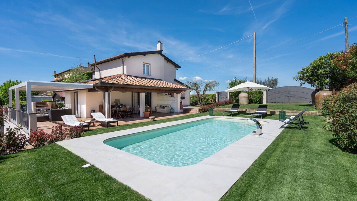 Gambassi Terme Villa | Private Villa with private pool, A/C, WIFI, TV, balcony, pets allowed, close to San Gimignano