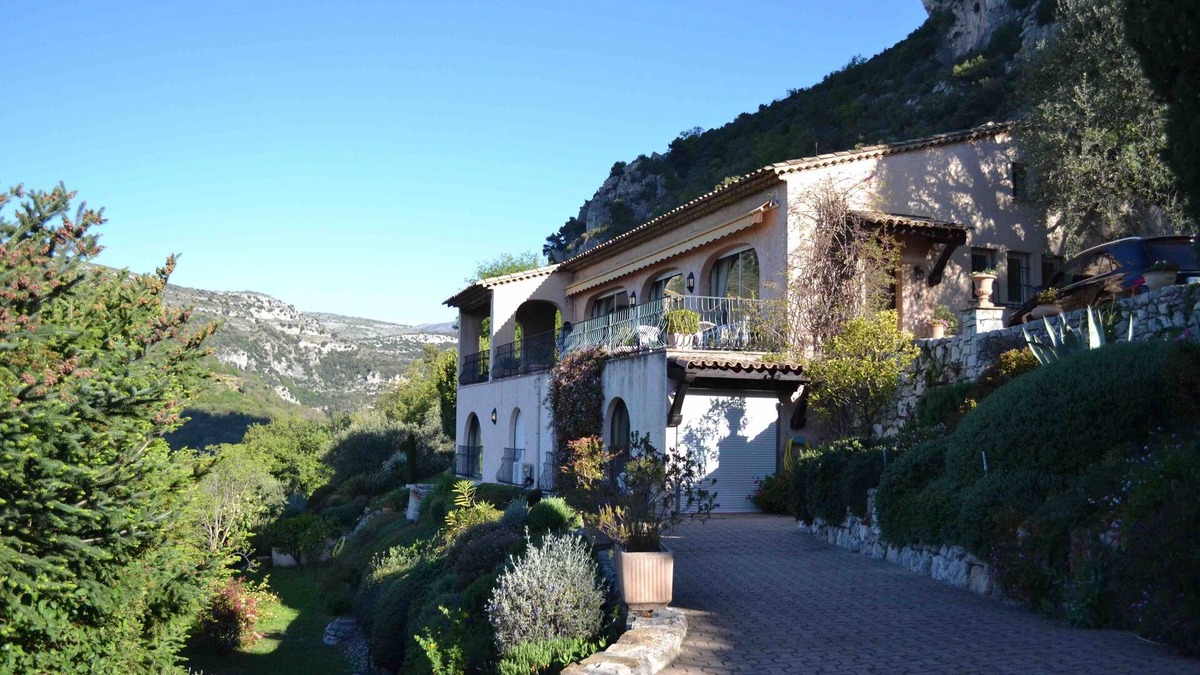 Saint-Jeannet Villa | Private Villa with spectacular Mediterranean seaview