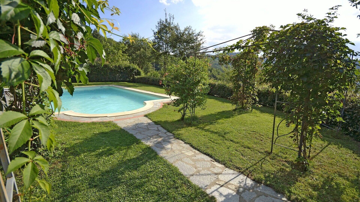 Pieve di Chio Villa | Private Villa with A/C, private pool, WIFI, hot tub, TV, terrace, panoramic view, close to Cortona
