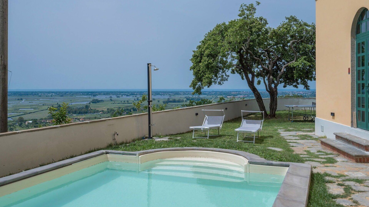 Massarosa House | Private Villa with A/C, WIFI, private pool, TV, veranda, panoramic view, close to Viareggio