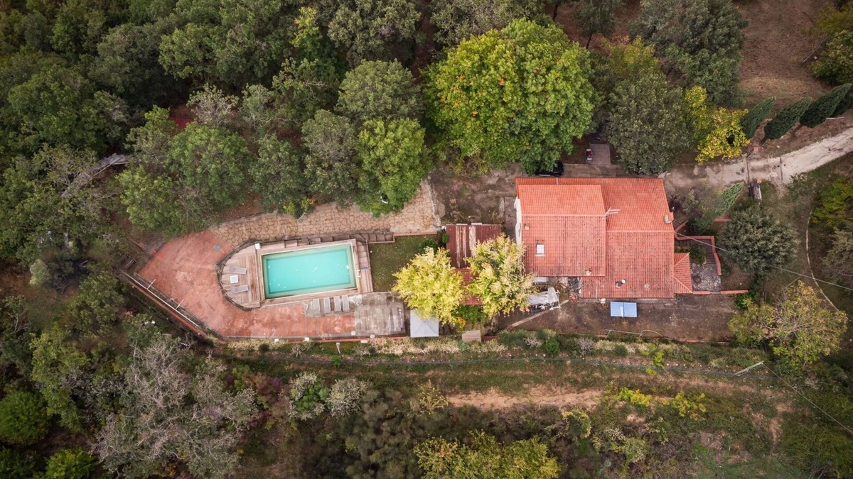 Subbiano Villa | Private Villa with A/C, WIFI, private pool, TV, patio, pets allowed, panoramic view, close to Arezzo