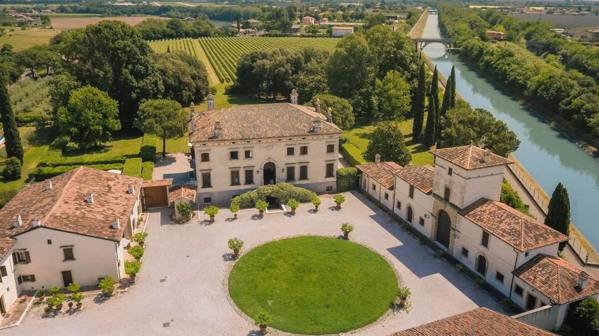 Bussolengo Villa | Private villa with swimming pool in Veneto
