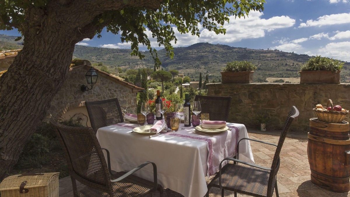 Sodo Villa | Private Villa with private pool, A/C, WIFI, hot tub, TV, panoramic view, parking, close to Cortona