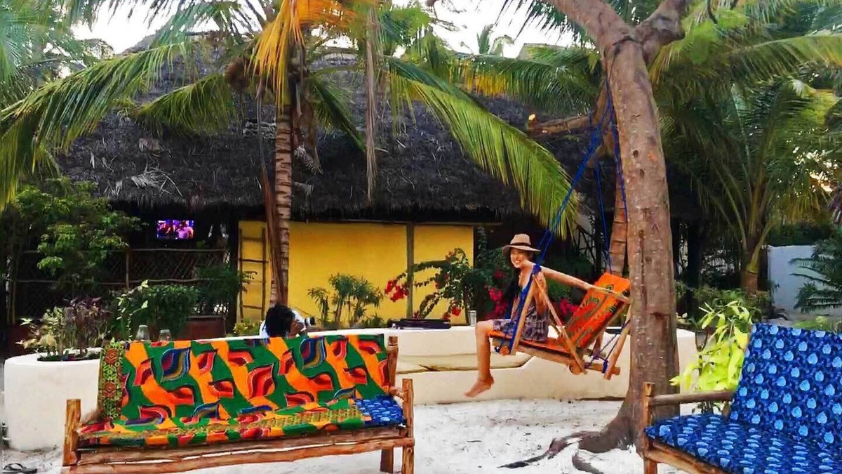 Bwejuu Beach Villa | Private Villa with Swimming Pool
