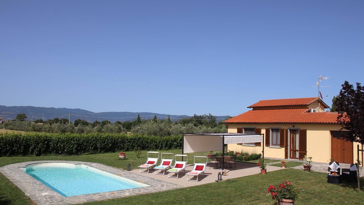 Ferretto Villa | Private Villa with WIFI, private pool, A/C, TV, pets allowed, panoramic view, close to Cortona