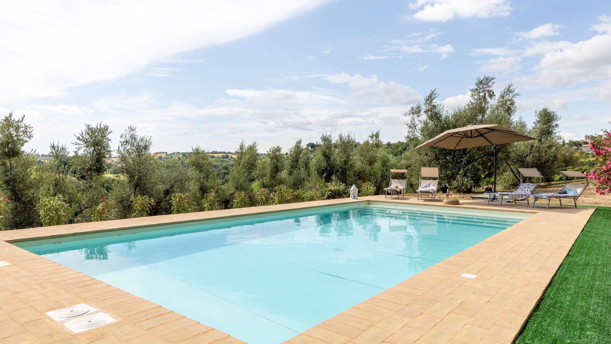 Macerata Villa | Private Villa with WIFI, A/C, private pool, TV, terrace, panoramic view, close to Porto Recanati