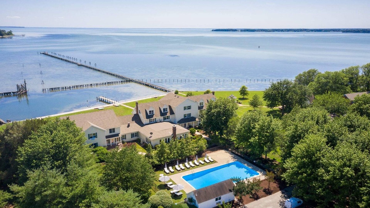 Royal Oak House | Private Waterfront Retreat Center, New Reno on 18 Acres