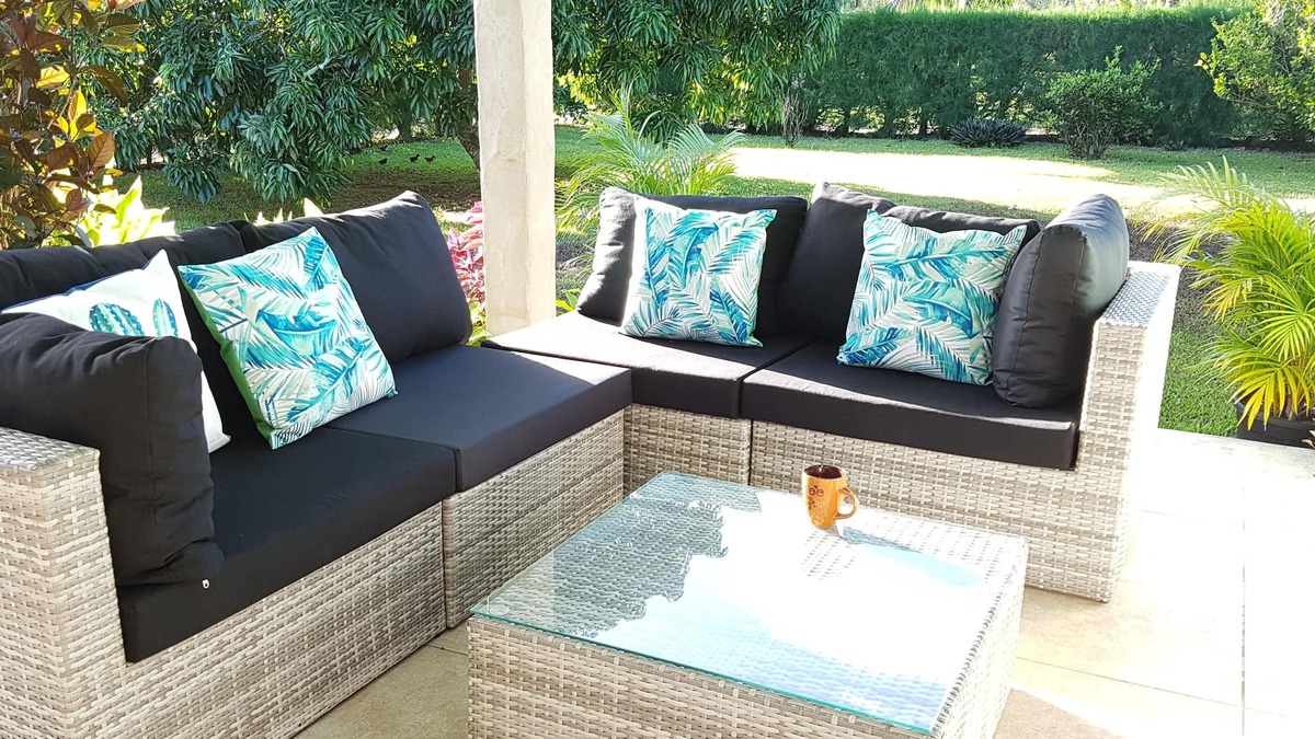 Arorangi House | Private well-equipped 2/3 brm house : pool+garden+sunsets!