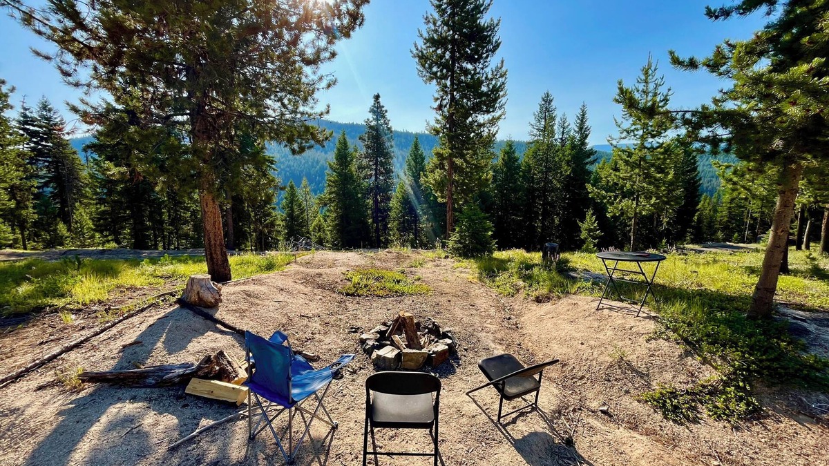 Lolo House | Private Wooded Camp site with fully equipped fifth wheel above Lolo Hot Springs
