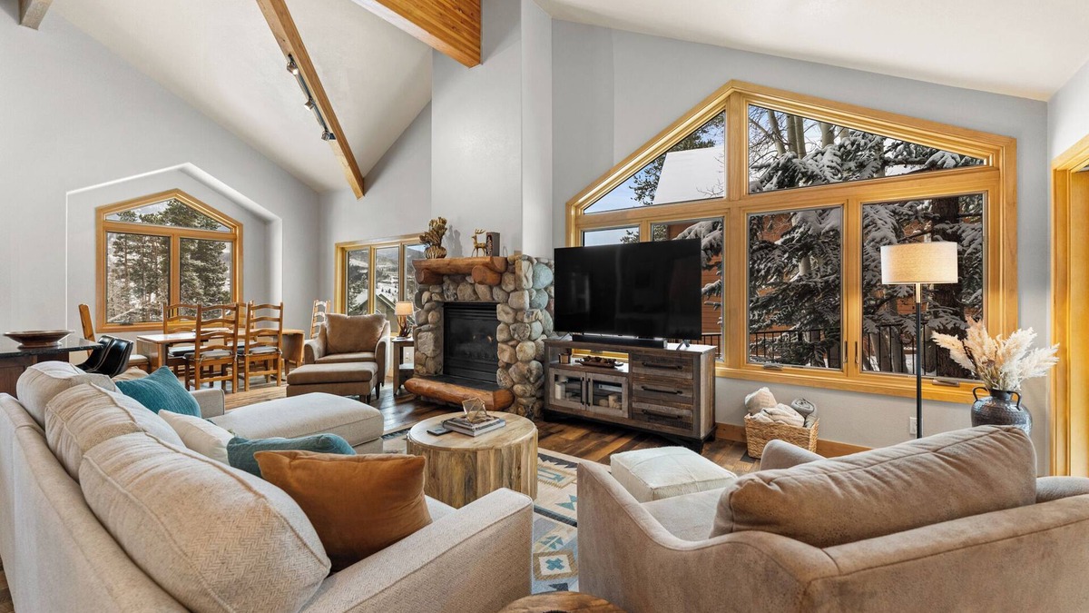 Three Peaks House | Private Wooded Setting with Open-Concept Layout and Updated Kitchen
