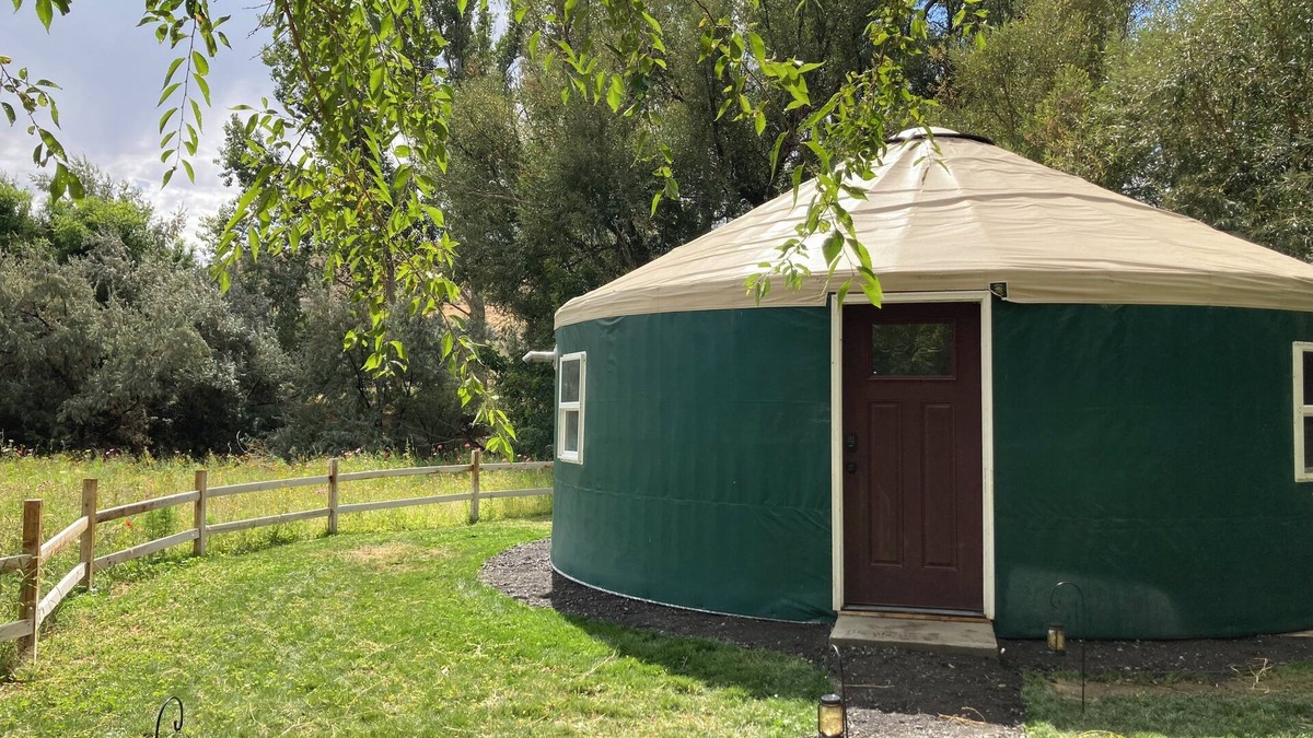 Buhl Cabin | Private yurt perfect for your Magic Valley stay.