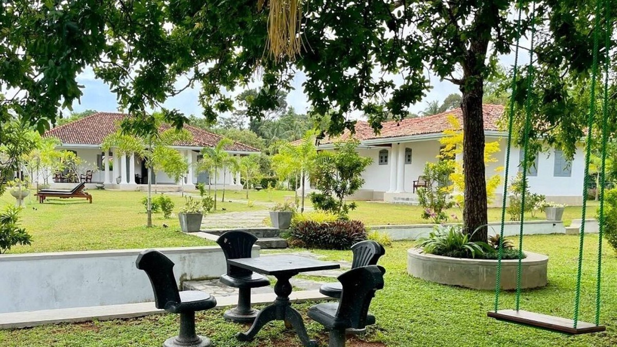 Hikkaduwa Villa | Privet Bungalow Oak Tree