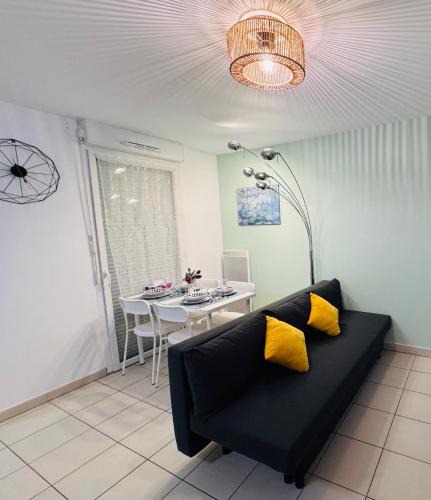 Bussy-Saint-Georges Apartment | Proche Disney Paris Appartement cosy et familial pour 4 Pers-Wifi-Parking Privé