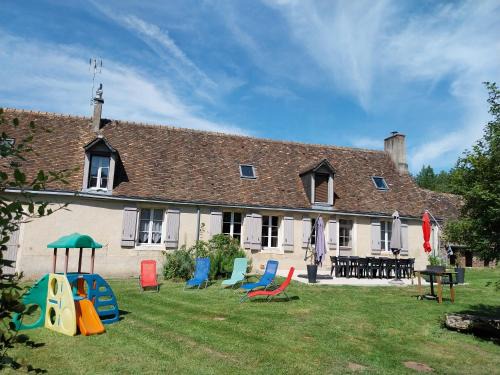 Parigne-lʼEveque House | Proche le Mans, Parigné l'Evêque,maison forestière, accueil chevaux possible 11 pers