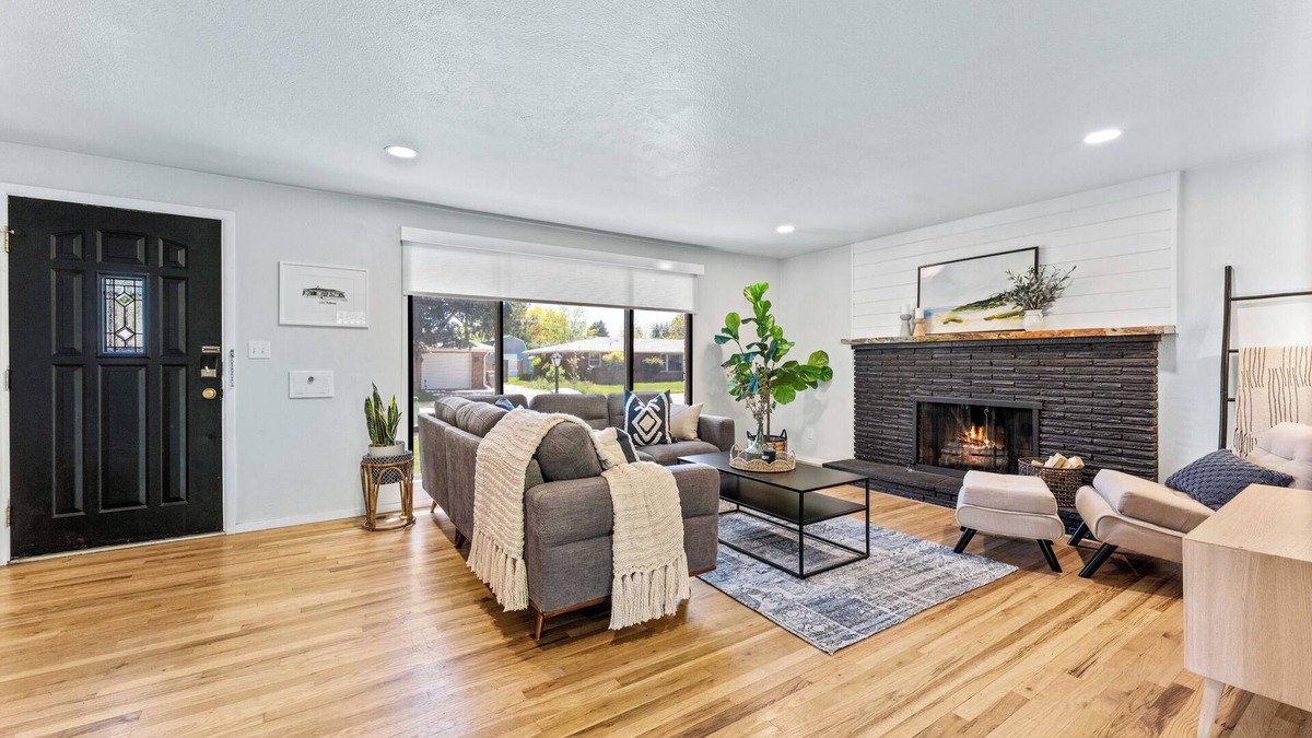 Boise Bench House | Professionally designed mid-century modern excellent location near BSU/Downtown