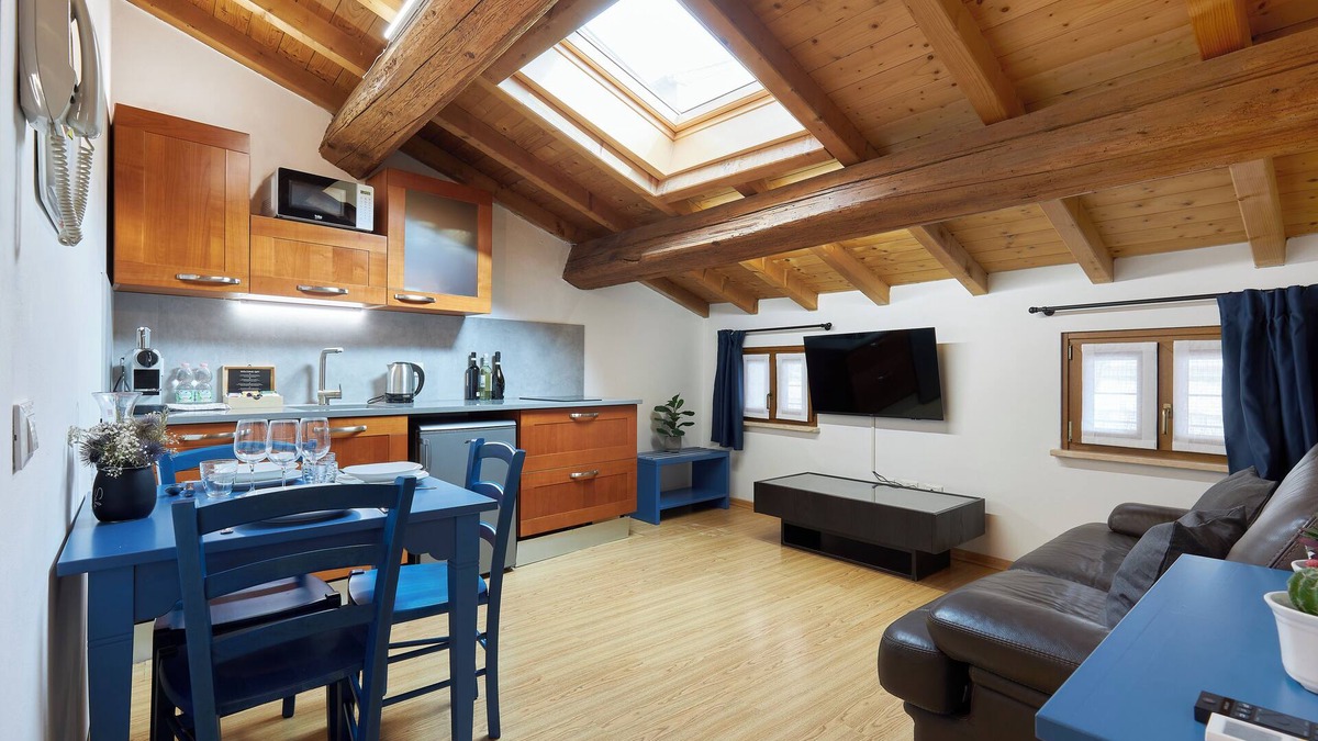 Sud-Est Apartment | PROFESSOR'S NEST 11 - VERONA APARTMENTS
