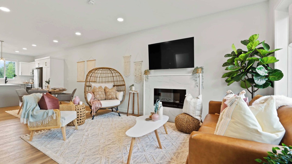 Sylvan Lake House | Promenade | 3BR | BBQ, Fire Pit | Near the Beach!