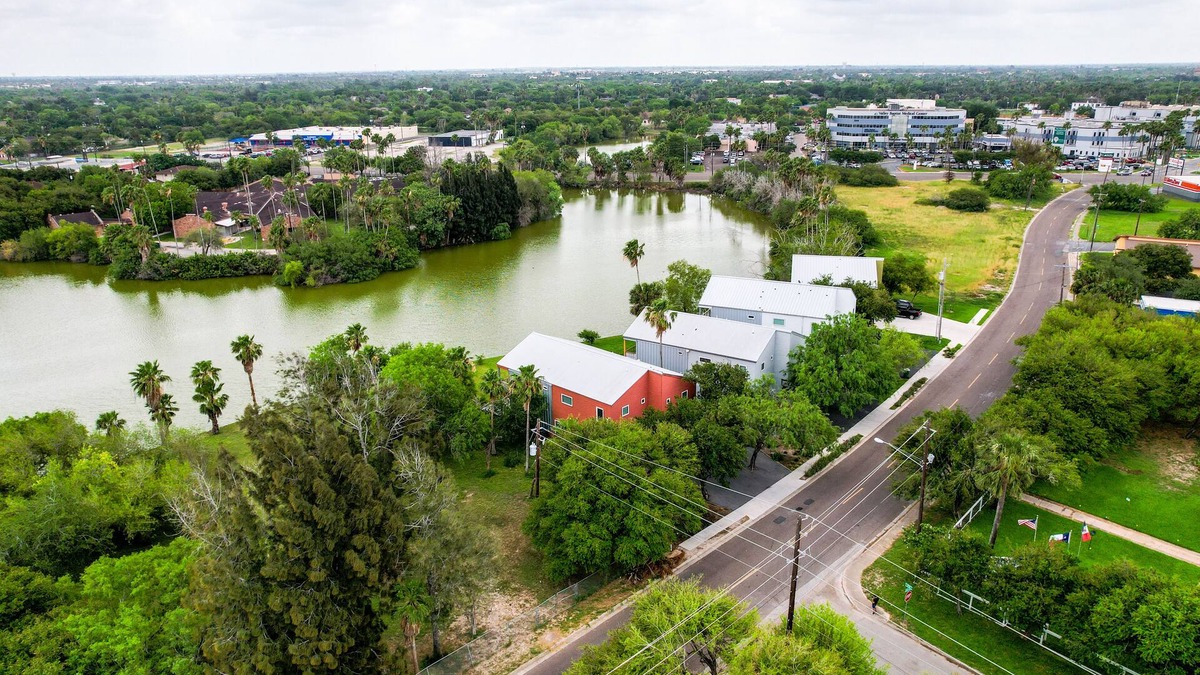 Brownsville House | PROMO 10% WEEKLY/15% MONTHLYnTownhouse birdwatching SP Island and Mexico Apt. B