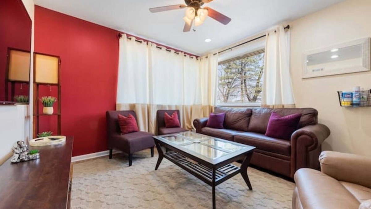 Lisle House | PROMO 15% MONTHLY DISCOUNT!nCozy House, Close to Benedictine & North Central