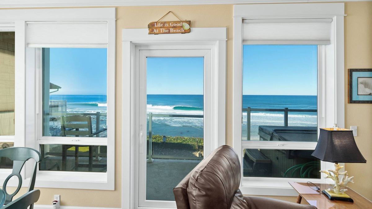Lincoln City Condo | Promo! 2nd Floor, Corner Oceanfront Condo/Private Hot Tub/Pool/WiFi and More!