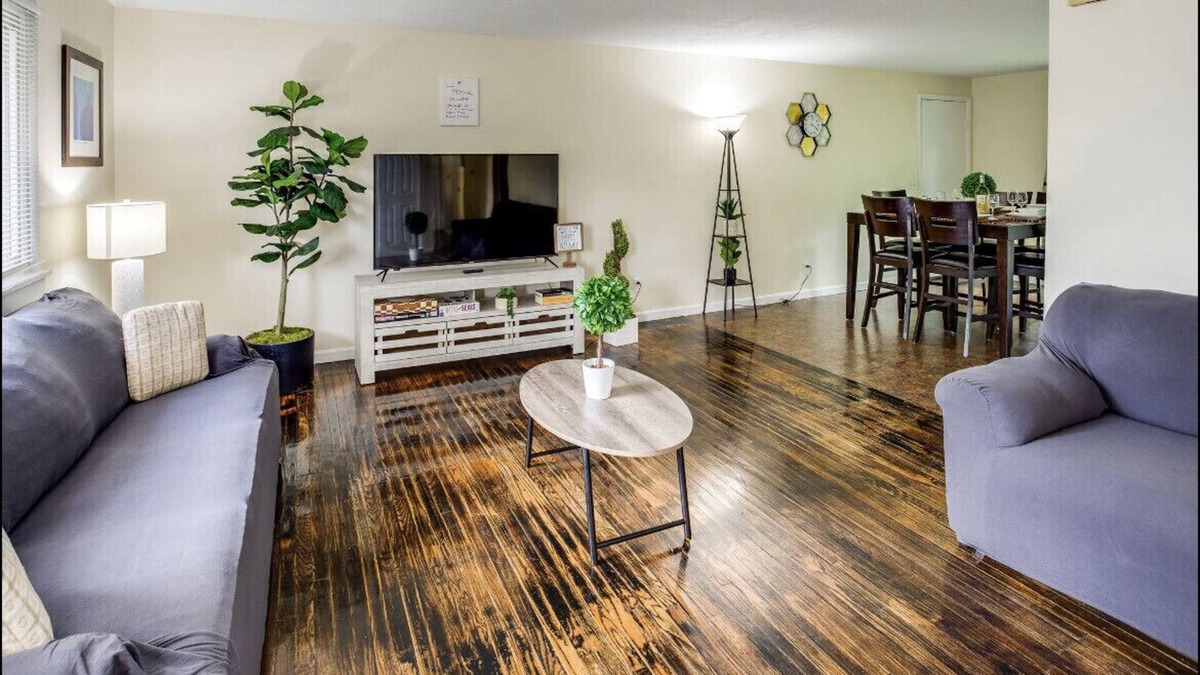Rochester House | PROMO 5% WEEKLY/10% MONTHLY DISCOUNT 🥰 Stunning Ranch Mins from RIT/Airport.