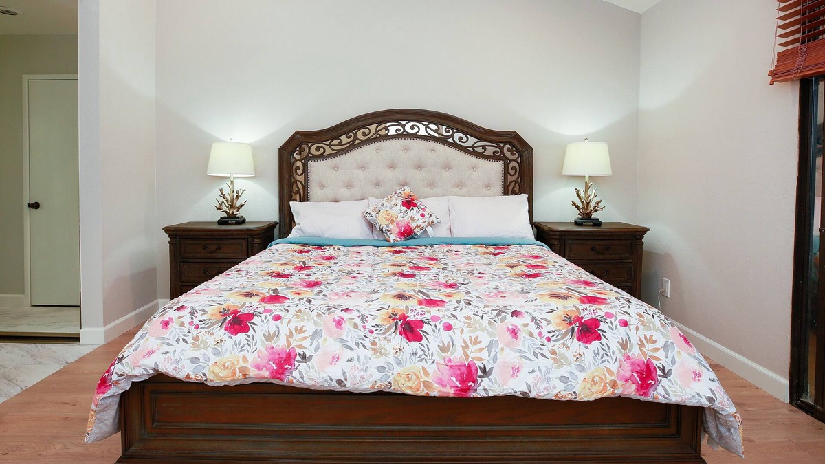 West Covina House | PROMO 5% WEEKLY AND 40% MONTHLY DISCOUNTnTownhouse with 3 bedrooms&2.5 bathrooms