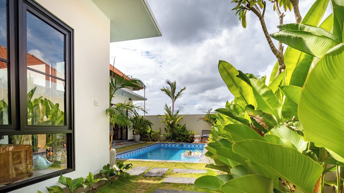 Umalas Villa | PROMO Canggu + Brand NEW Villa + HUGE Pool +PS5!
