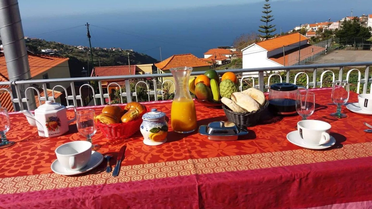 Calheta Apartment | PROMOTION Apartment in house with TERRACE and SEA VIEW.