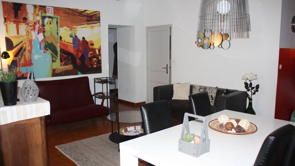 Pezenas Apartment | PROMOTION IN APRIL for this beautiful apartment downtown Pezenas near the beaches