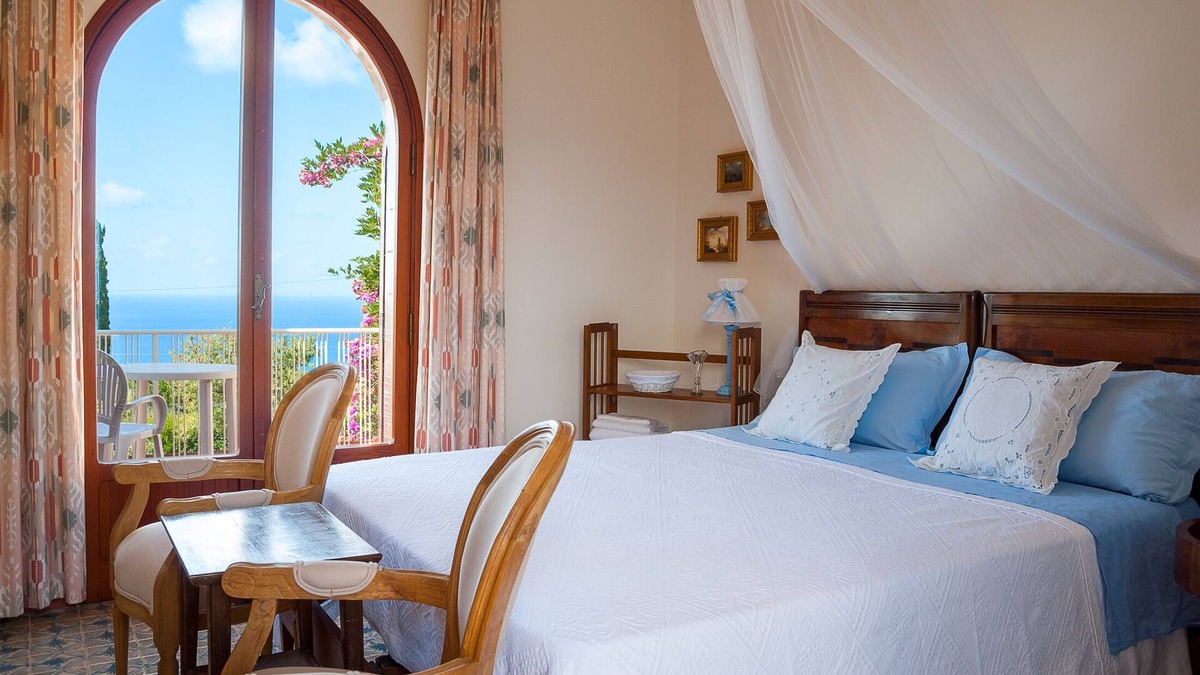 Sperlonga Villa | Promotion Sperlonga, sea view, large garden, parking, pets allowed, WIFI