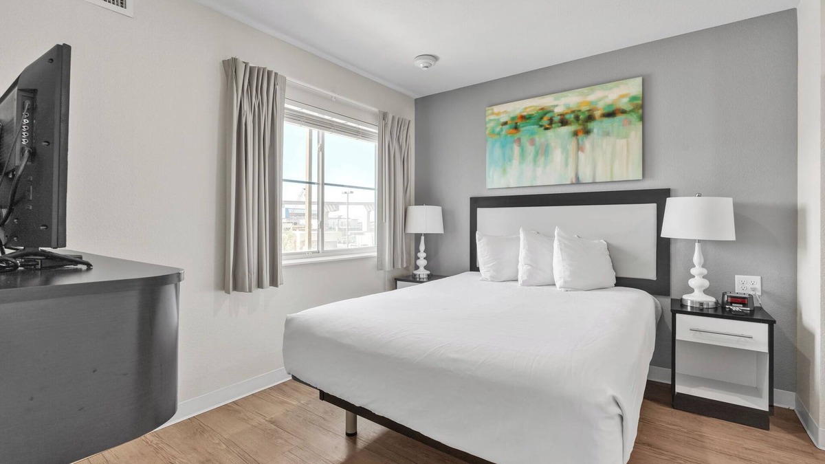 Far North Central Apartment | Properties by Preston I Comfy 2 Bed 2 Bath