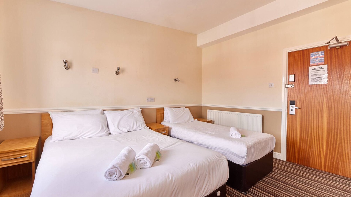 Jesmond Bed & Breakfast | Properties Unique | Dene Rooms Family 31
