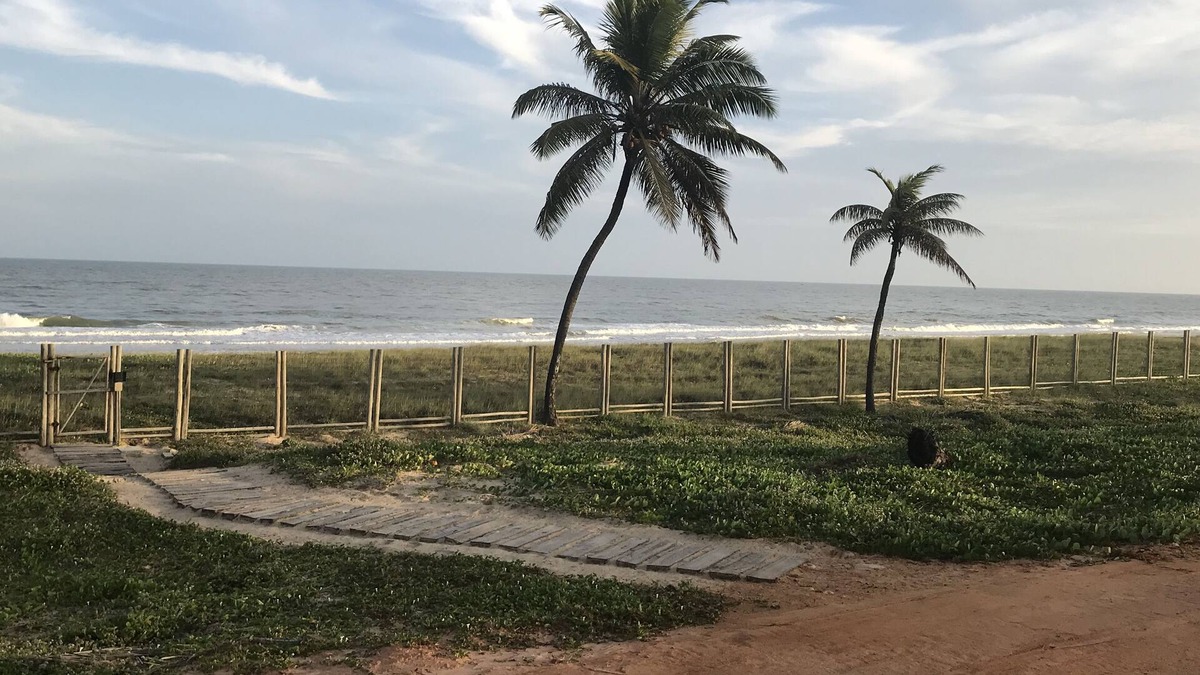 Praia do Baixio Apartment | Property standing in the sand