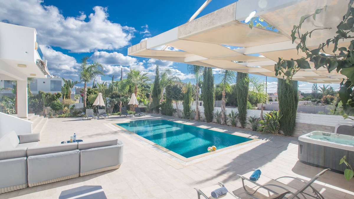 Cape Greko Cottage | Protaras Holiday Villa DE2 - a villa that sleeps 8 guests in 4 bedrooms