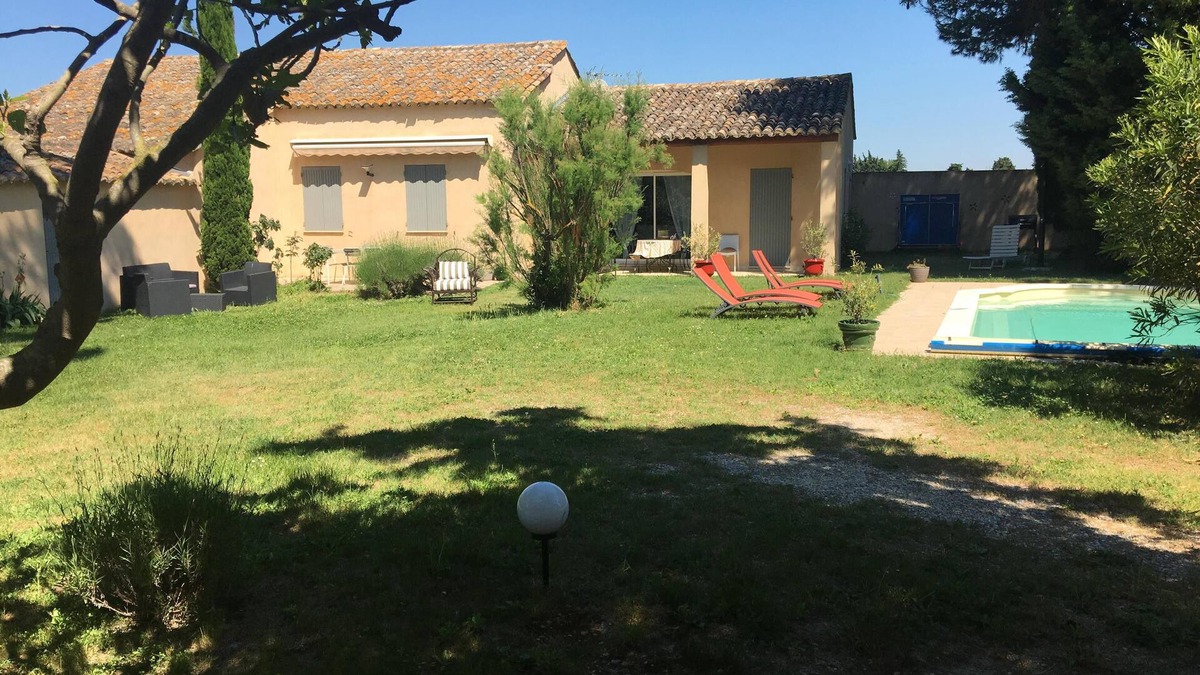 Saint-Saturnin-les-Avignon House | Provence countryside, house 100m2, private pool for 6
